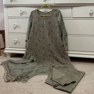 3 pcs embroidered pakistani suit